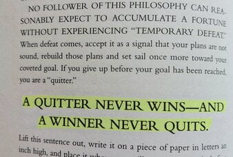 op deze afbeelding zie je een quote uit Think and Grow Rich