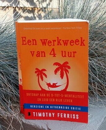 op deze afbeelding zie je een foto van het boek Een werkweek van 4 uur